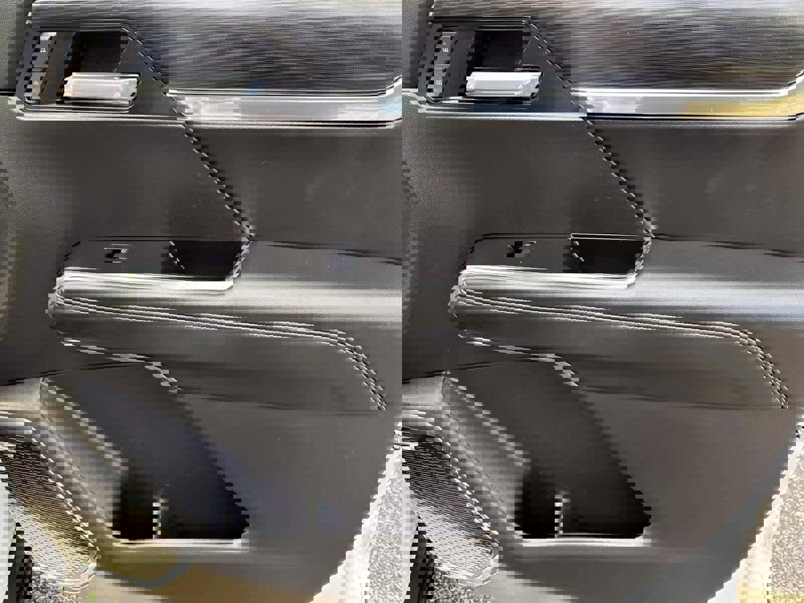 Used 2025 GMC Acadia Elevation image 8