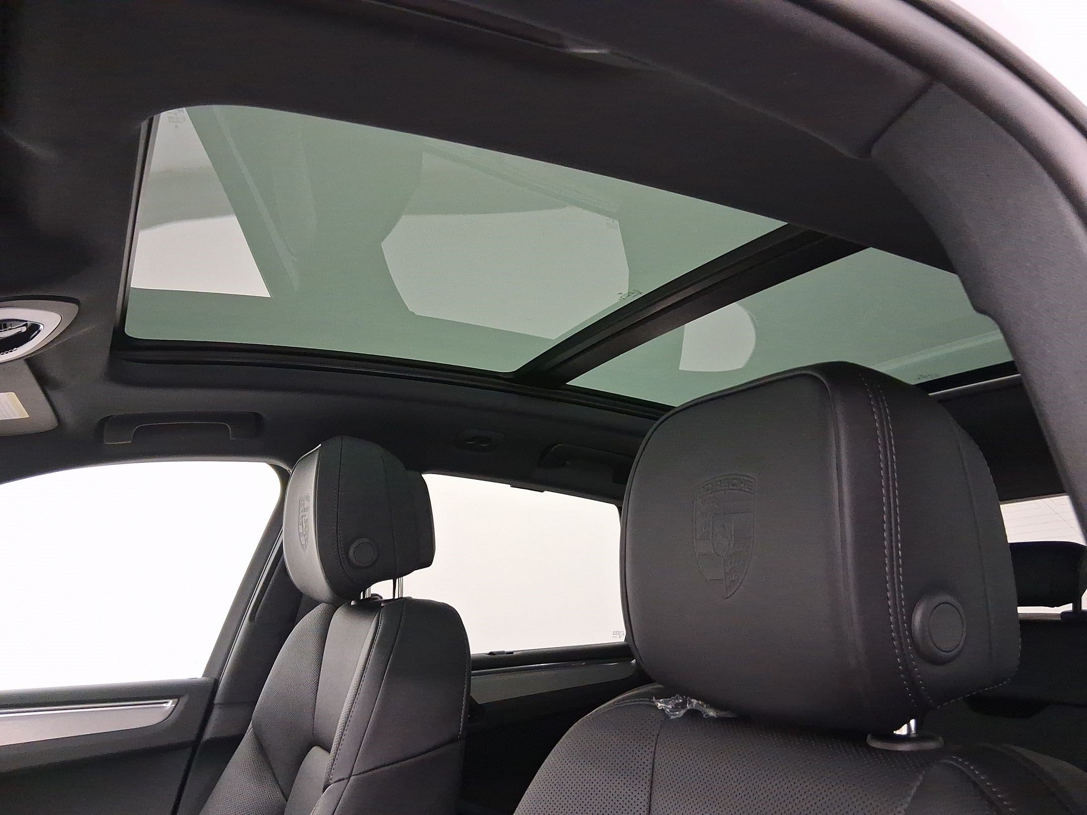 Used 2026 Porsche Macan AWD/4WD image 14