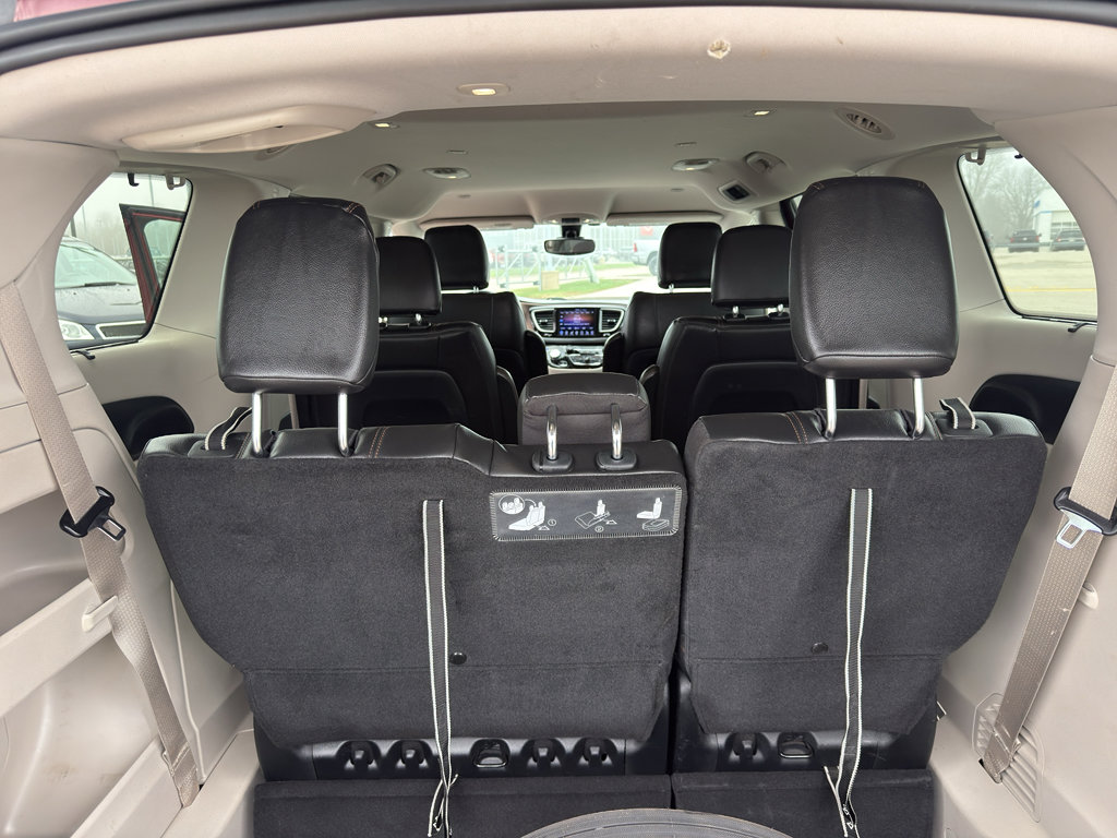 Used 2017 Chrysler Pacifica Touring-L image 34