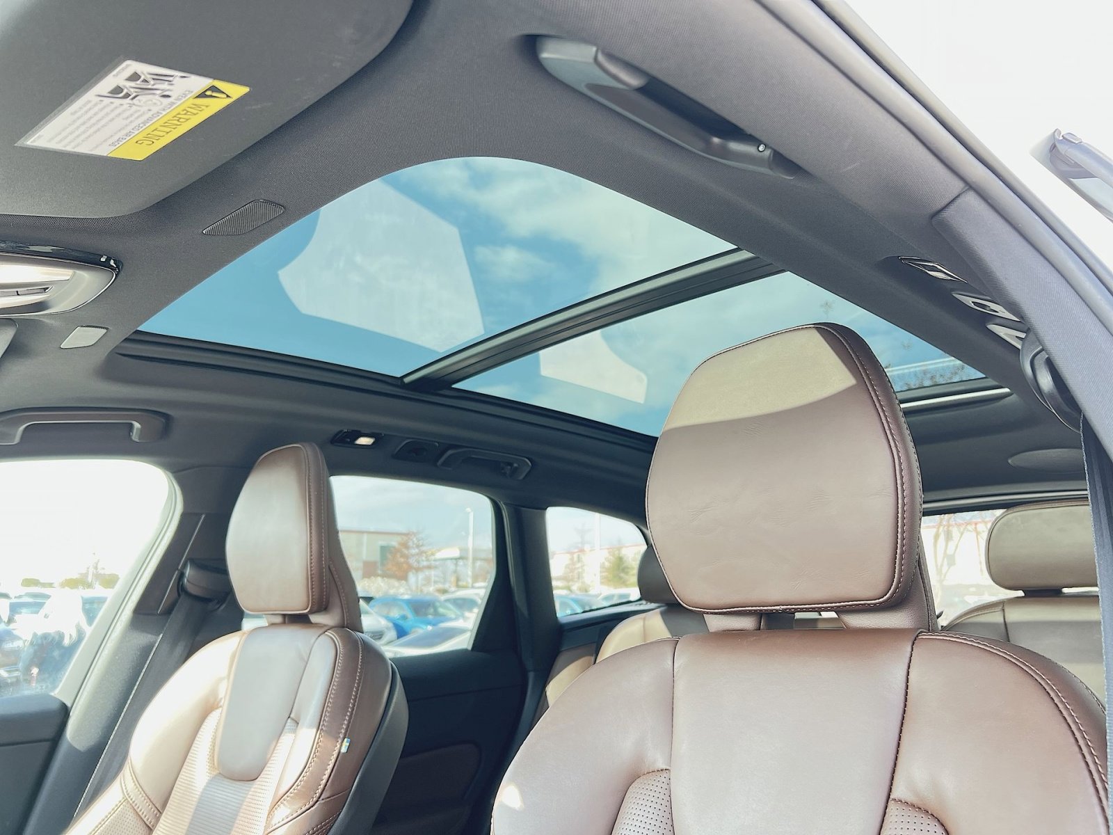 Certified 2023 Volvo XC60 B5 Ultimate w/ Protection Package Premier image 23