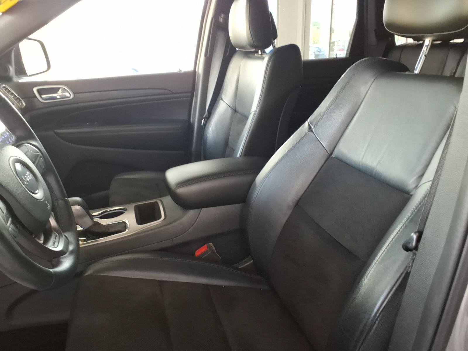 Used 2019 Jeep Grand Cherokee Altitude AWD/4WD image 9