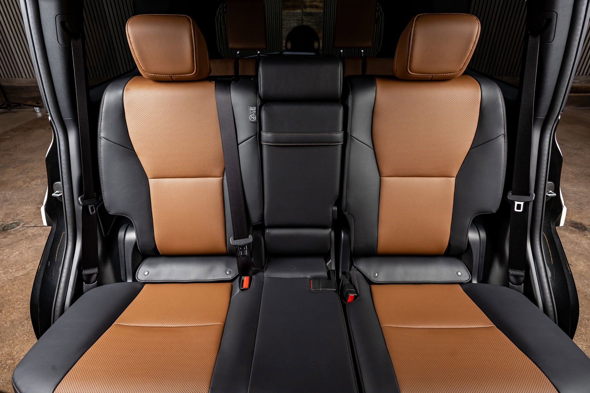 Used 2025 Lexus GX 550 w/ Accessory Package (2T) image 35