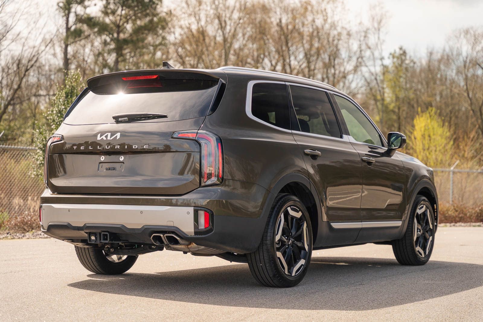 Used 2024 Kia Telluride EX w/ EX Captain's Chair Package image 7