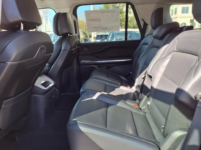 New 2026 Lincoln Navigator Premiere image 8