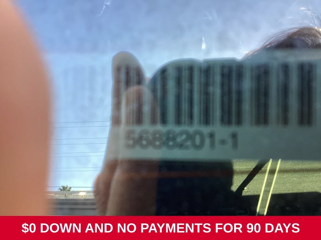 Used 2025 Chrysler Pacifica Select FWD image 3