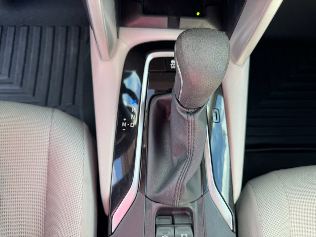 Used 2025 Toyota Corolla Cross LE w/ Moonroof Package FWD image 19