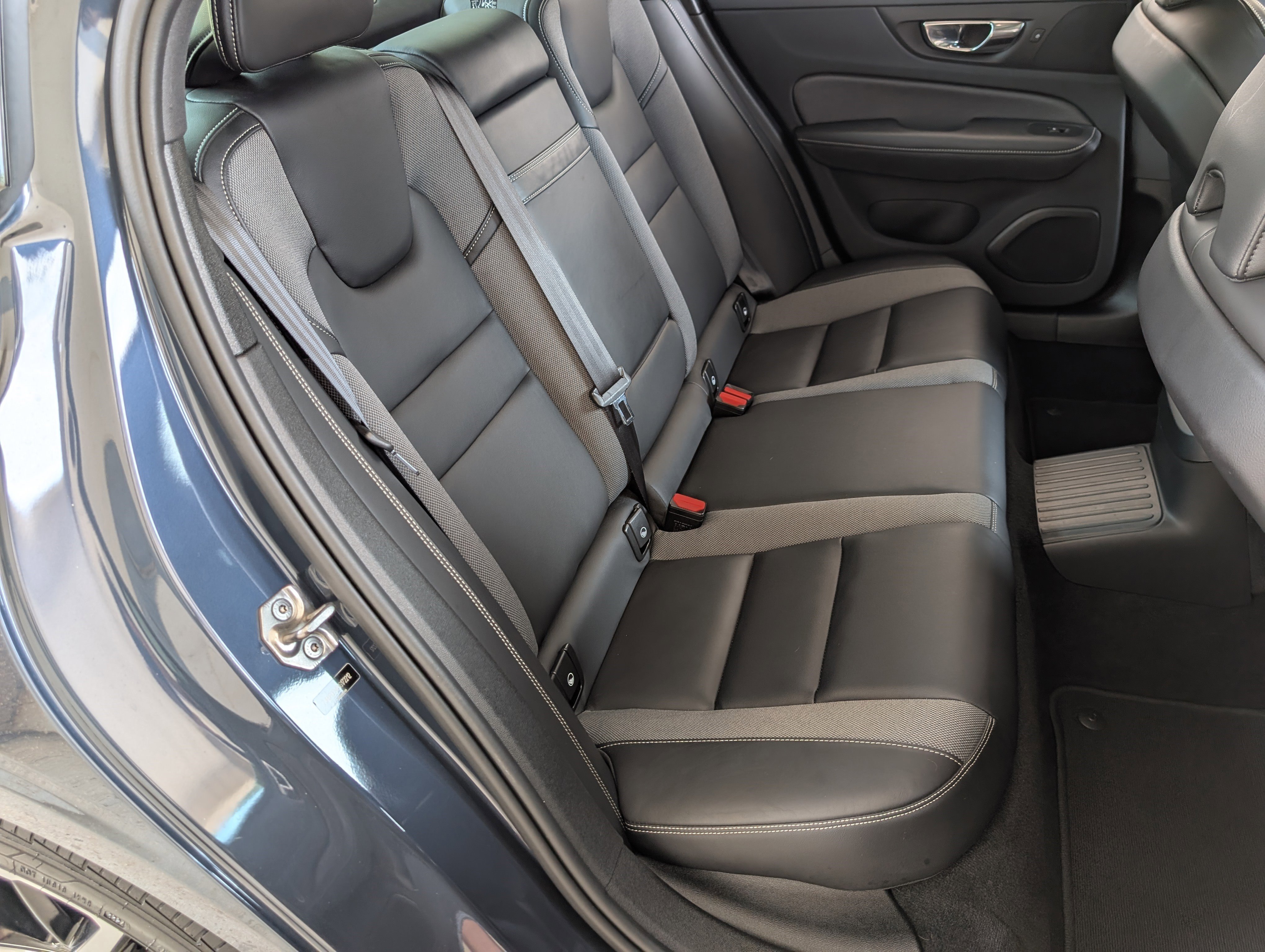 Used 2022 Volvo S60 T8 R-Design image 20