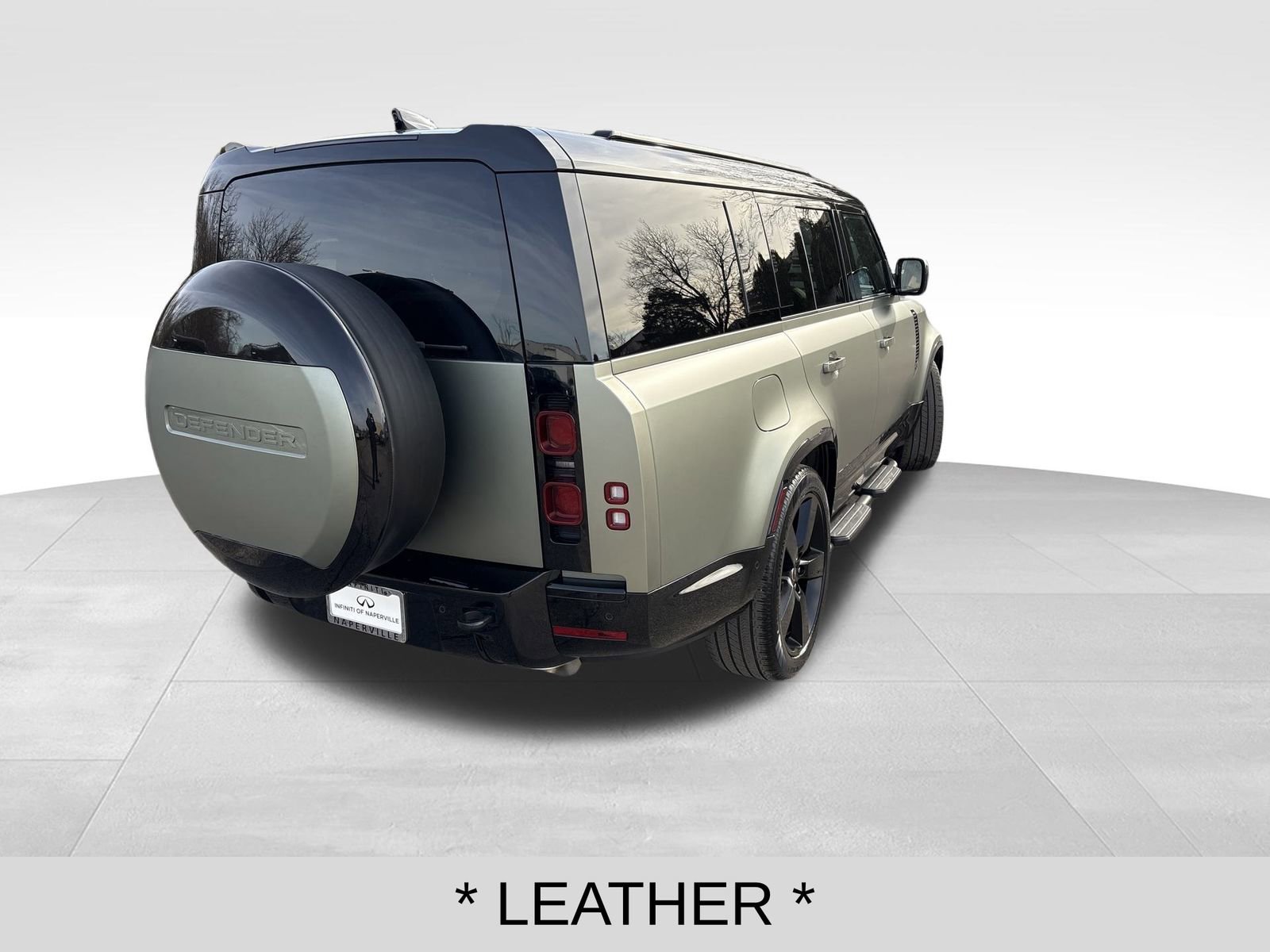Used 2025 Land Rover Defender 130 X-Dynamic SE image 5