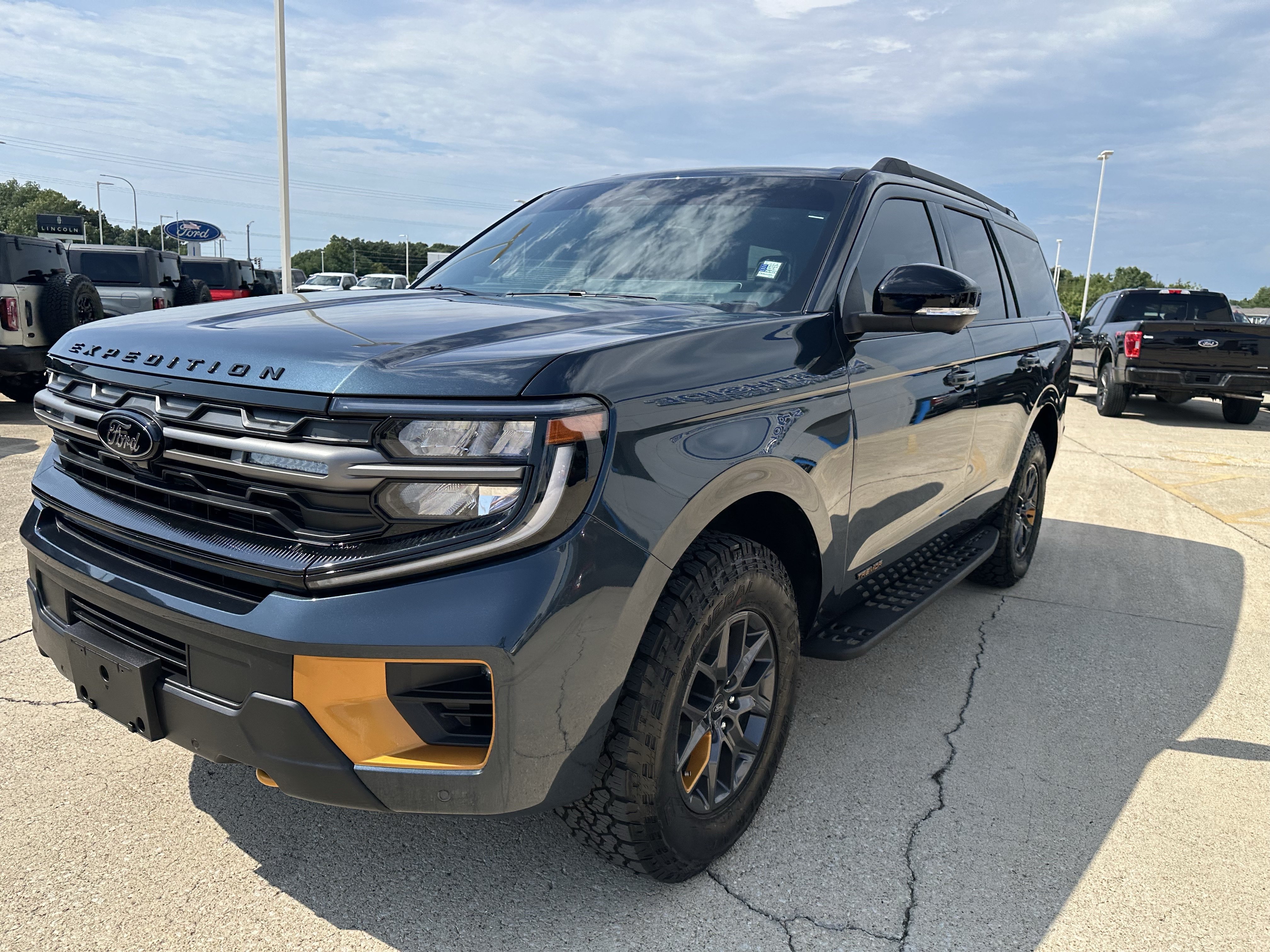 Used 2026 Ford Expedition Tremor AWD/4WD image 15