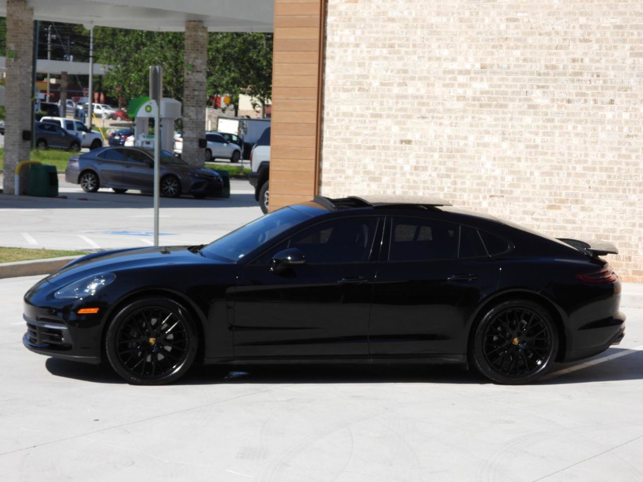 Used 2017 Porsche Panamera RWD image 33