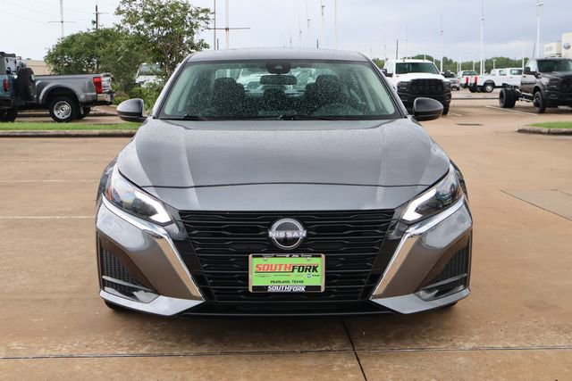 Used 2025 Nissan Altima 2.5 SV FWD image 2
