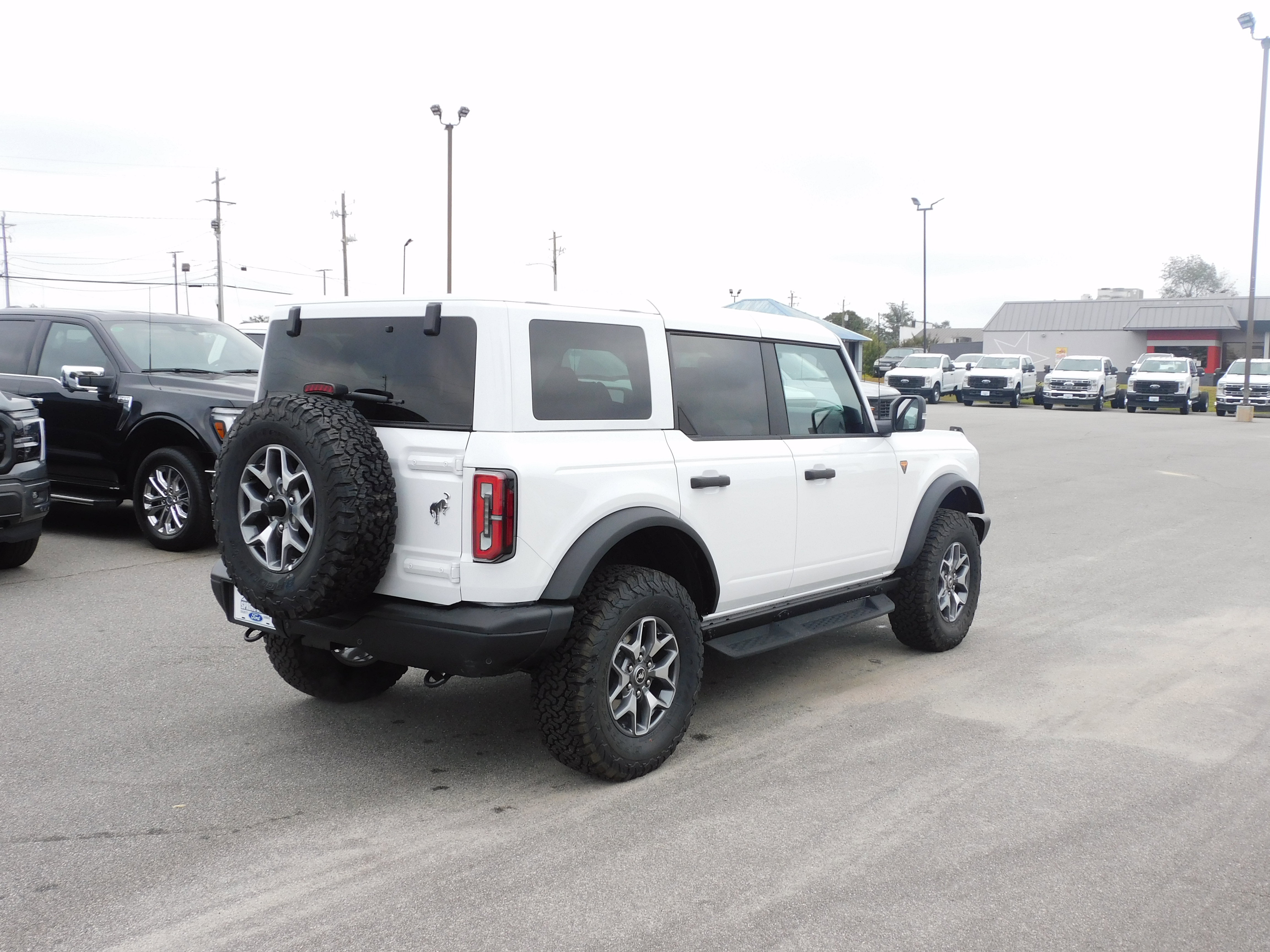 New 2025 Ford Bronco Badlands image 5