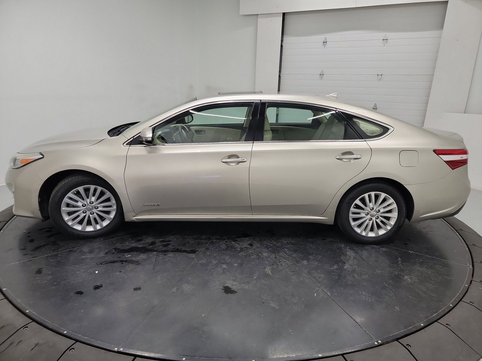 Used 2014 Toyota Avalon Limited image 4