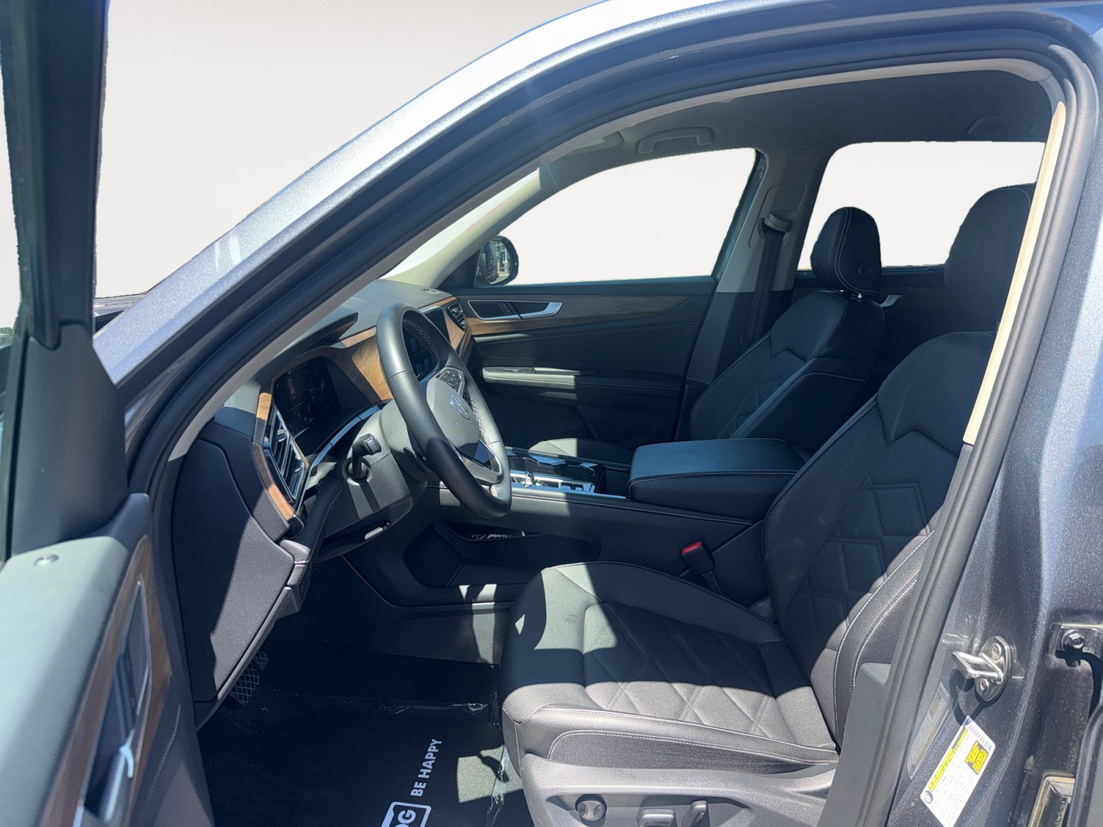 Used 2025 Volkswagen Atlas SE AWD/4WD image 10