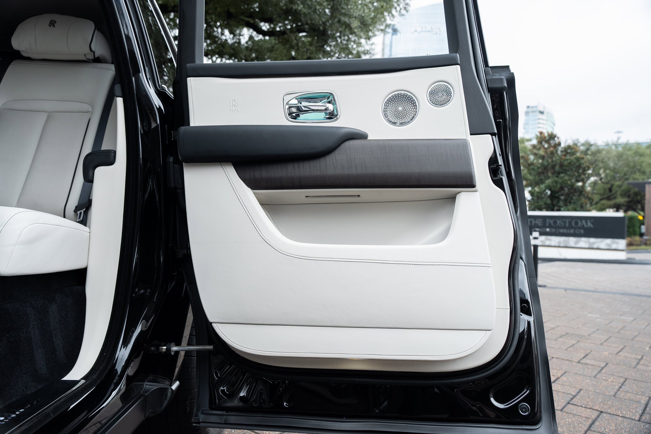 Used 2023 Rolls-Royce Cullinan w/ Cullinan Package image 43