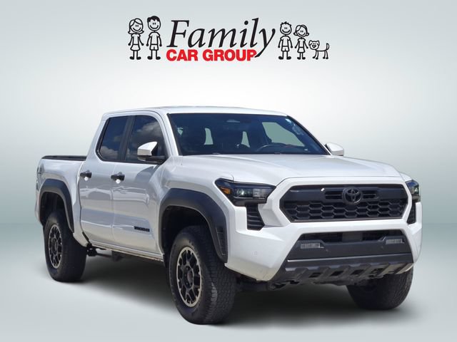 Used 2024 Toyota Tacoma TRD Off-Road w/ TRD Off Road Upgrade Package AWD/4WD image 2