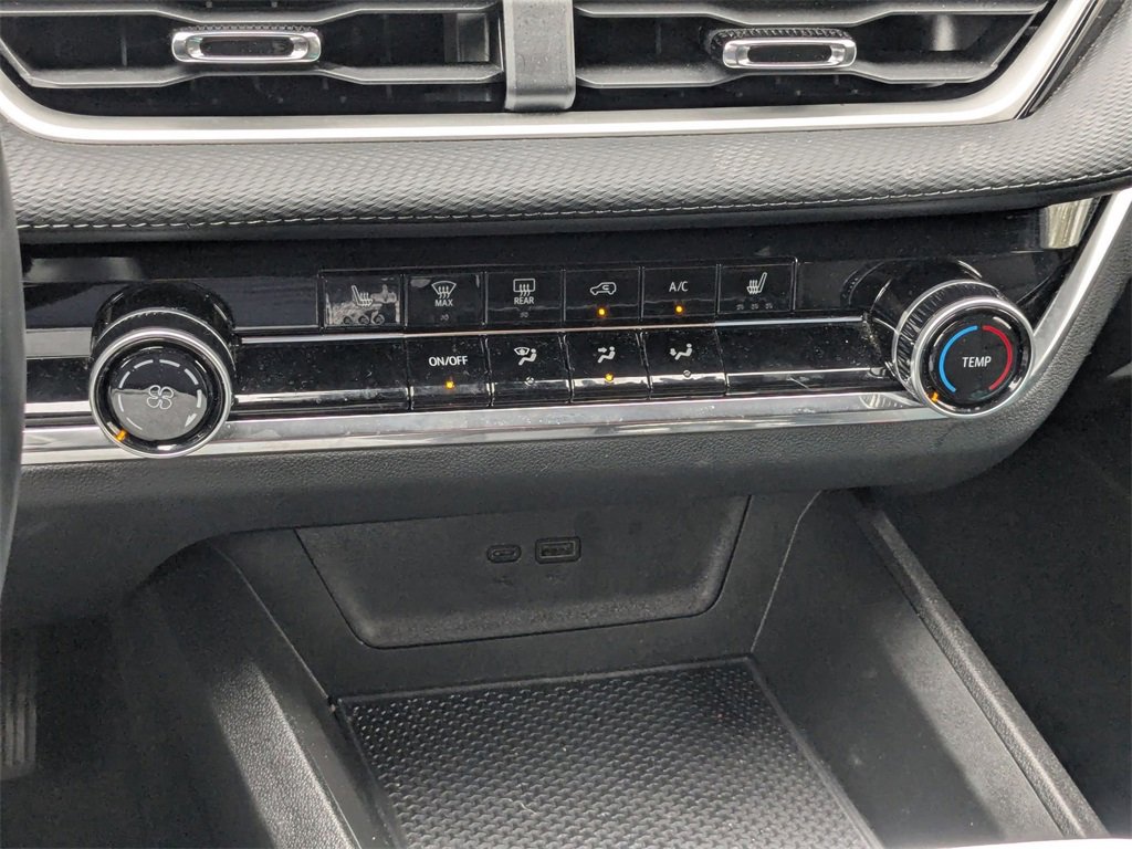 Used 2025 Chevrolet Equinox LT image 19