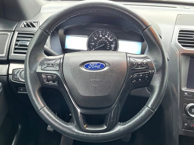 Used 2018 Ford Explorer XLT w/ Equipment Group 202A image 12