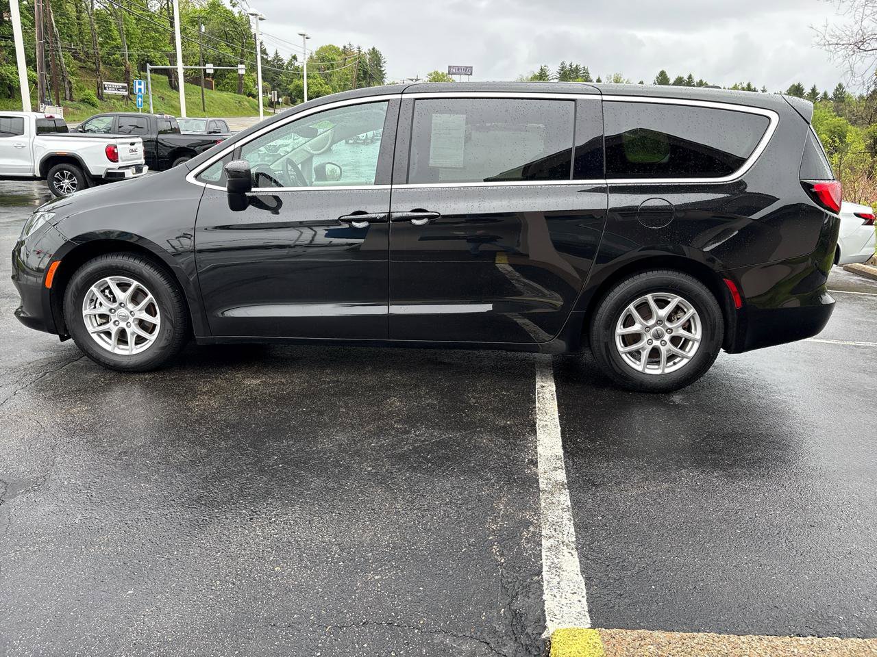 Used 2023 Chrysler Voyager LX FWD image 8