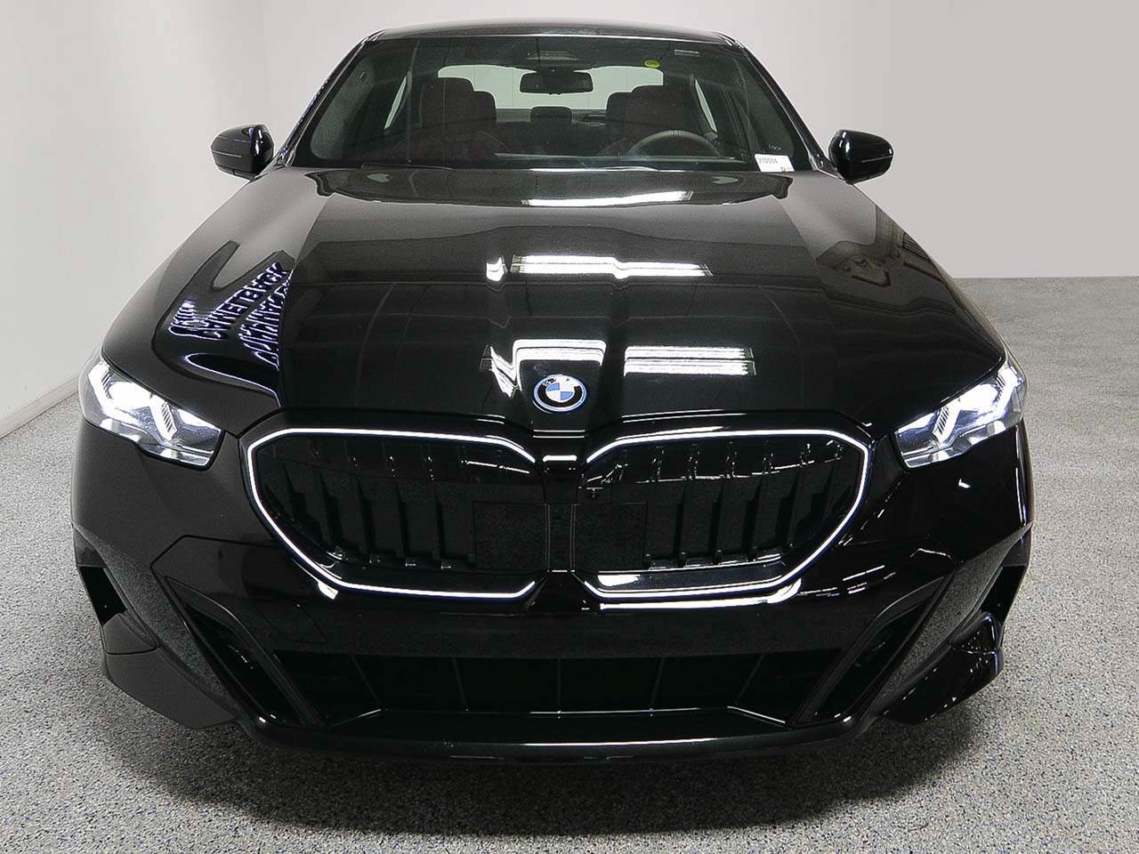 New 2027 BMW 550e xDrive w/ Premium Package AWD/4WD image 2