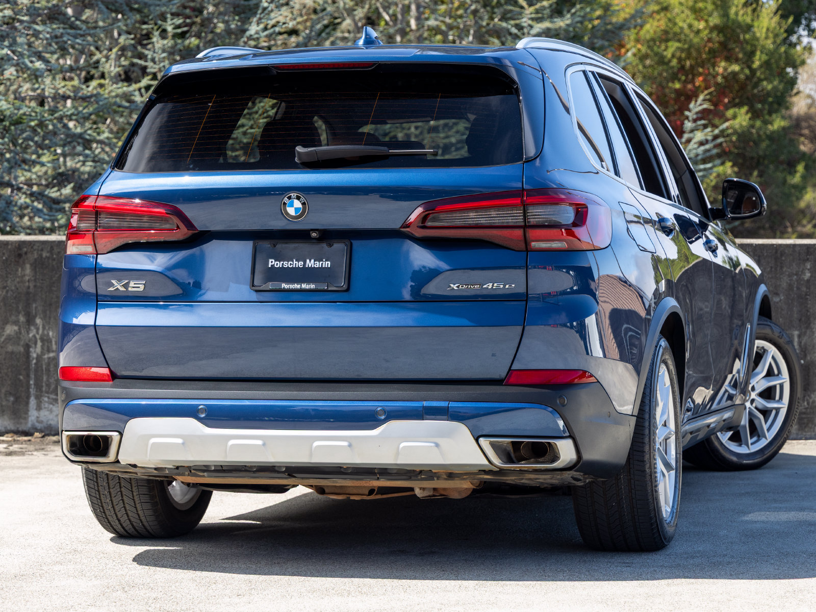 Used 2021 BMW X5 xDrive45e w/ Parking Assistance Package AWD/4WD image 11