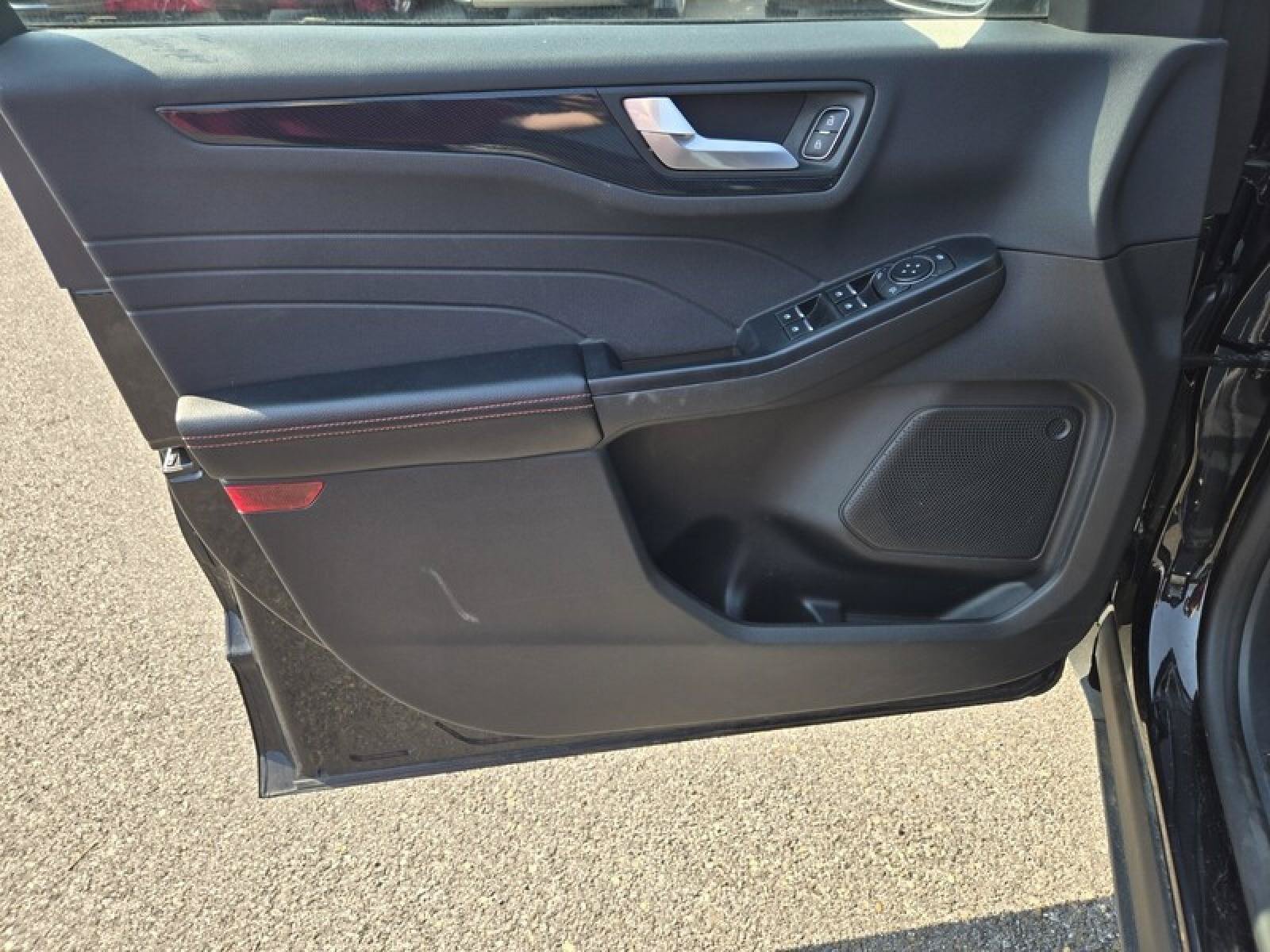 Used 2025 Ford Escape ST-Line FWD image 19