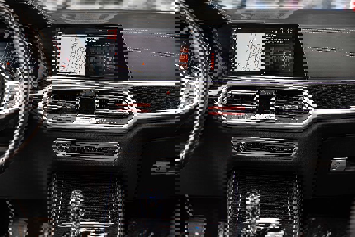 Used 2019 BMW X7 xDrive50i w/ Dynamic Handling Package image 15