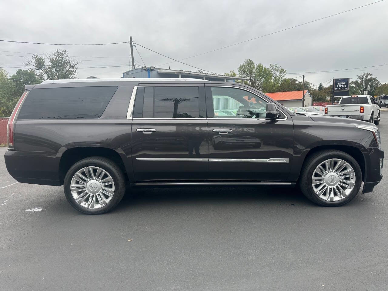 Used 2017 Cadillac Escalade ESV Platinum image 20