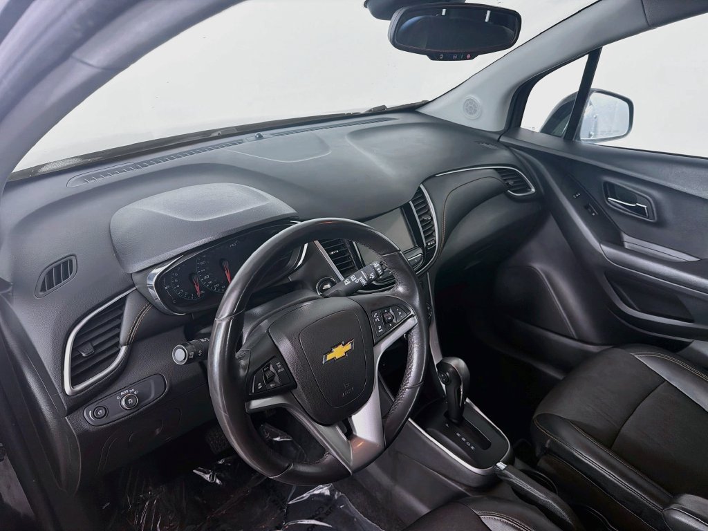 Used 2019 Chevrolet Trax LT w/ LT Convenience Package AWD/4WD image 9