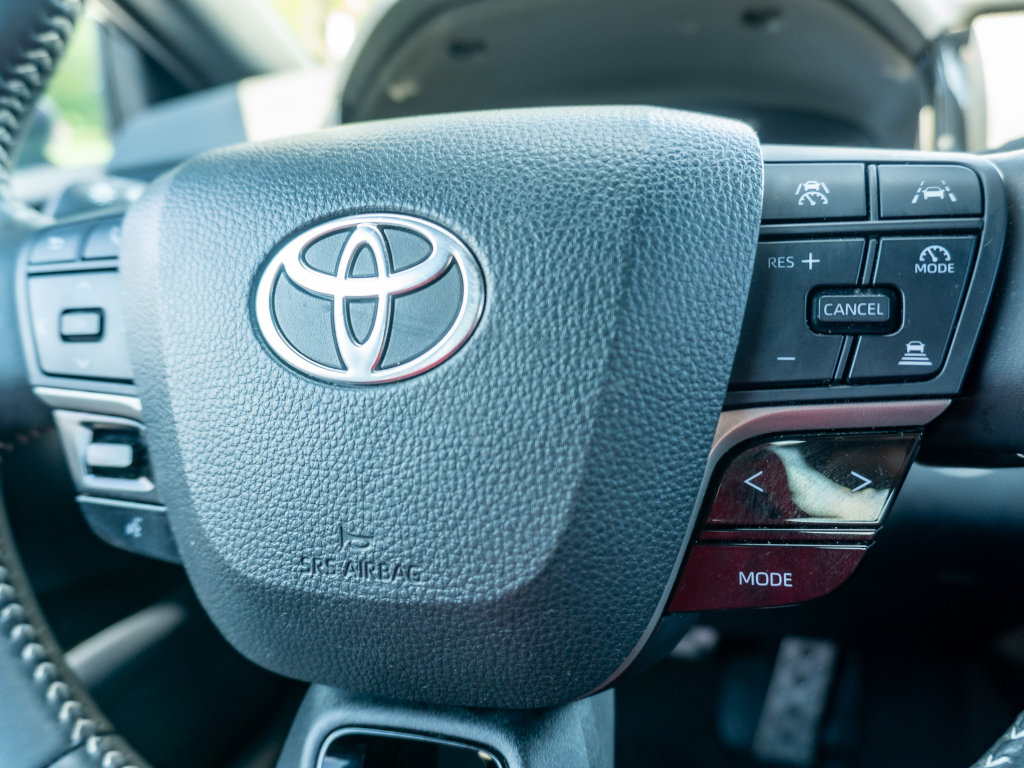 Used 2025 Toyota Camry SE w/ Convenience Package FWD image 29