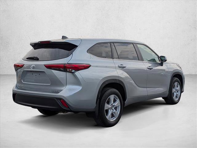 Used 2023 Toyota Highlander LE image 5