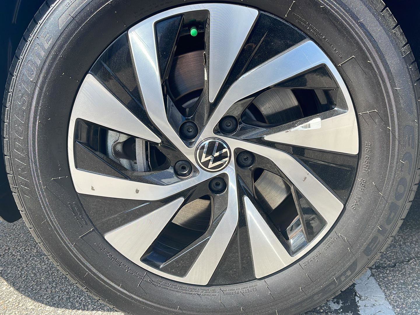 Used 2025 Volkswagen Tiguan S image 12