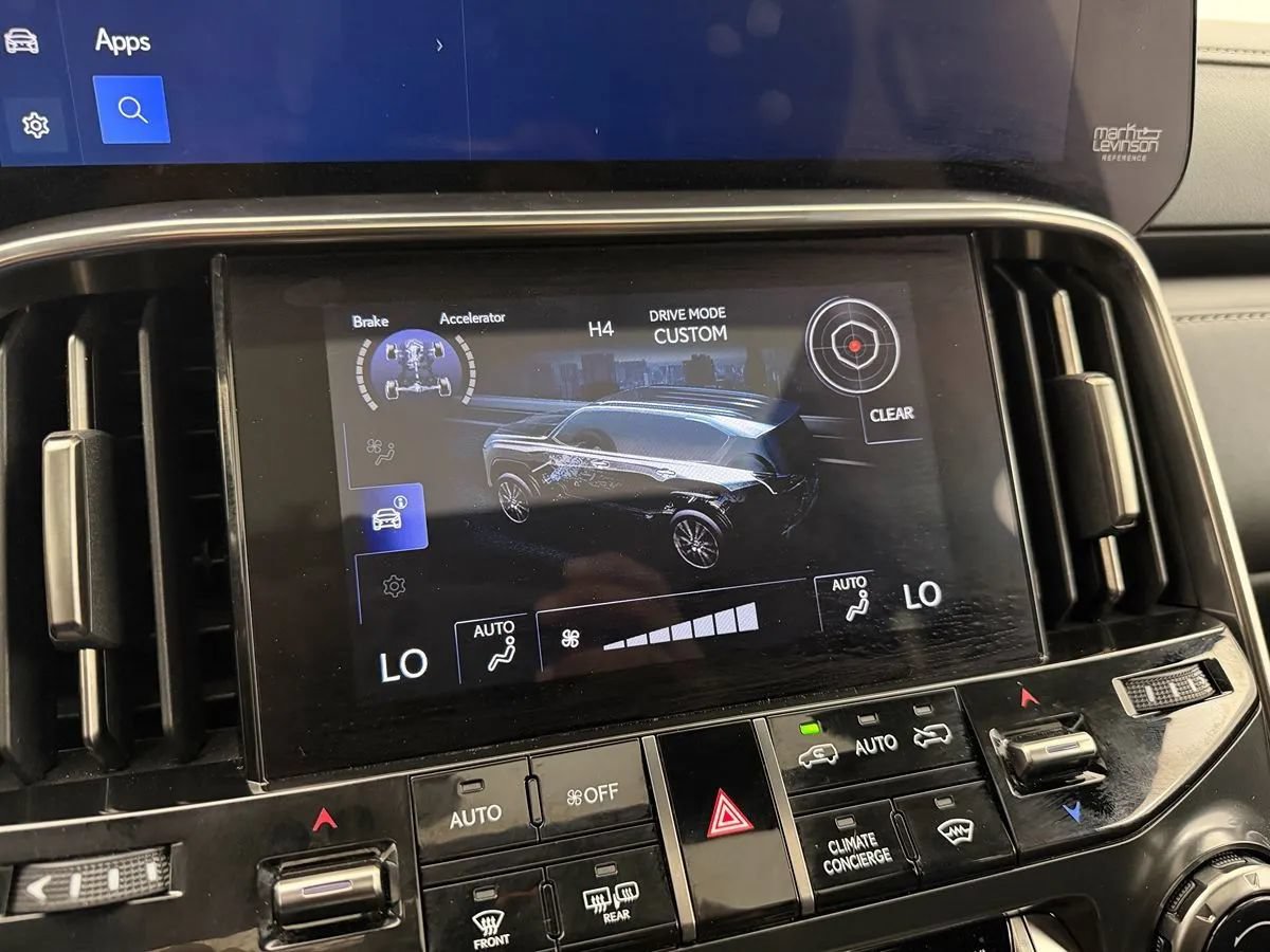 Used 2023 Lexus LX 600 4WD w/ Appearance Package image 33