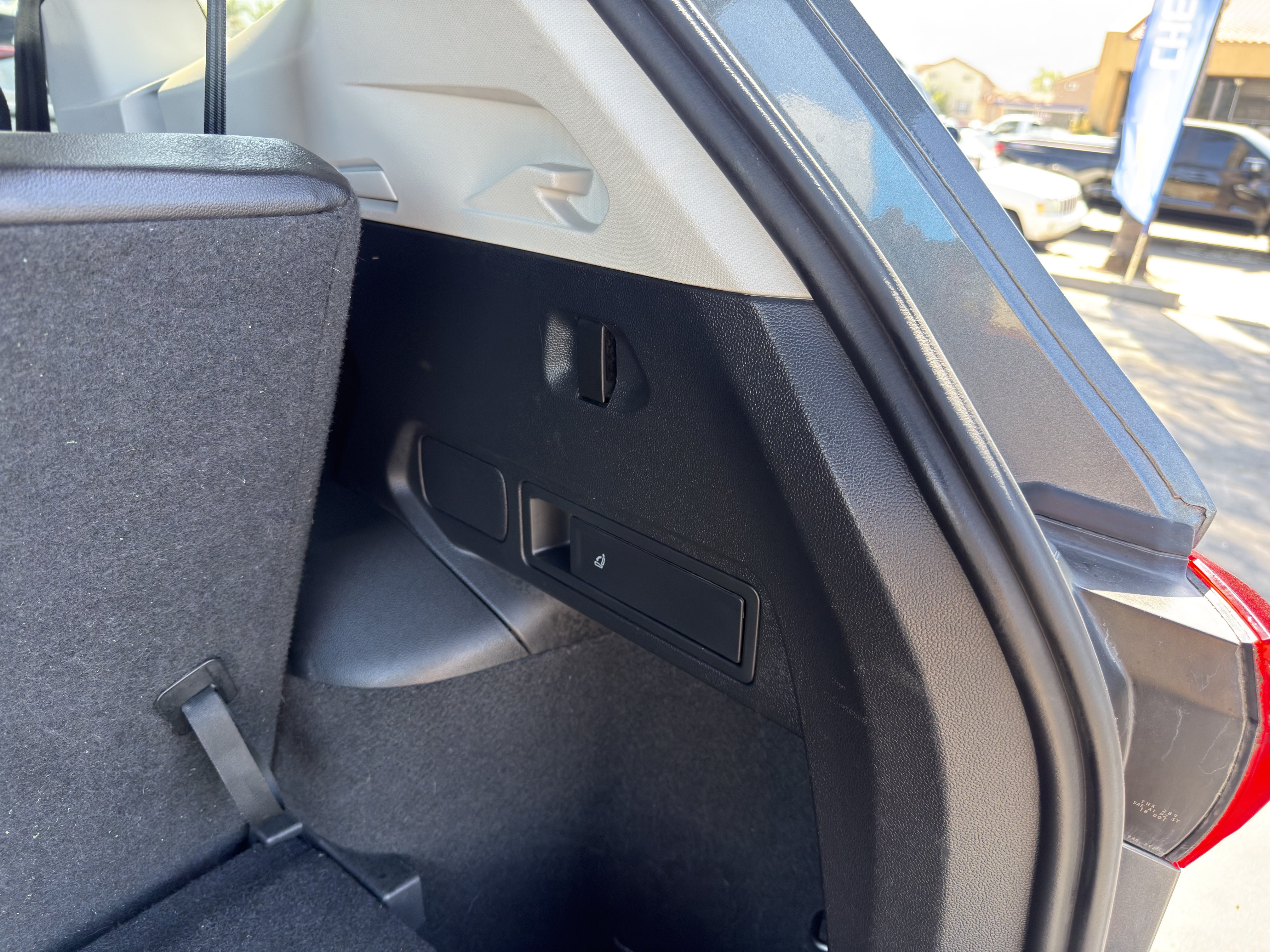 Used 2024 Volkswagen Tiguan SE FWD image 17