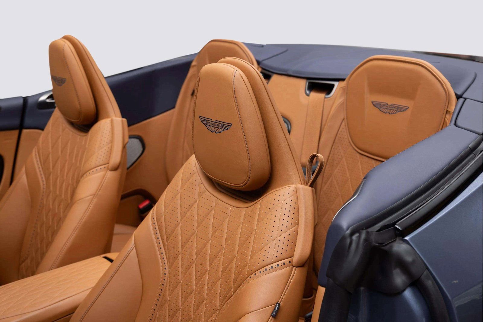 Used 2024 Aston Martin DB12 Convertible image 19