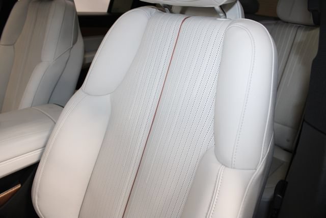 New 2027 Cadillac Vistiq Luxury AWD/4WD image 7