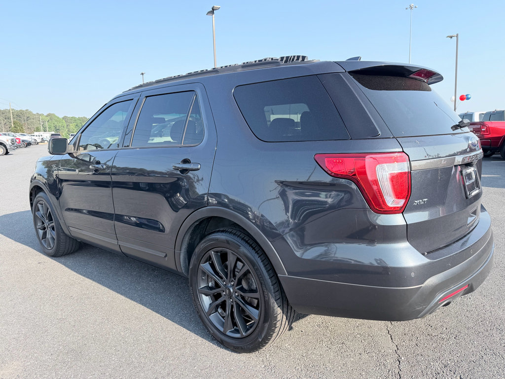Used 2017 Ford Explorer XLT w/ Equipment Group 202A FWD image 8