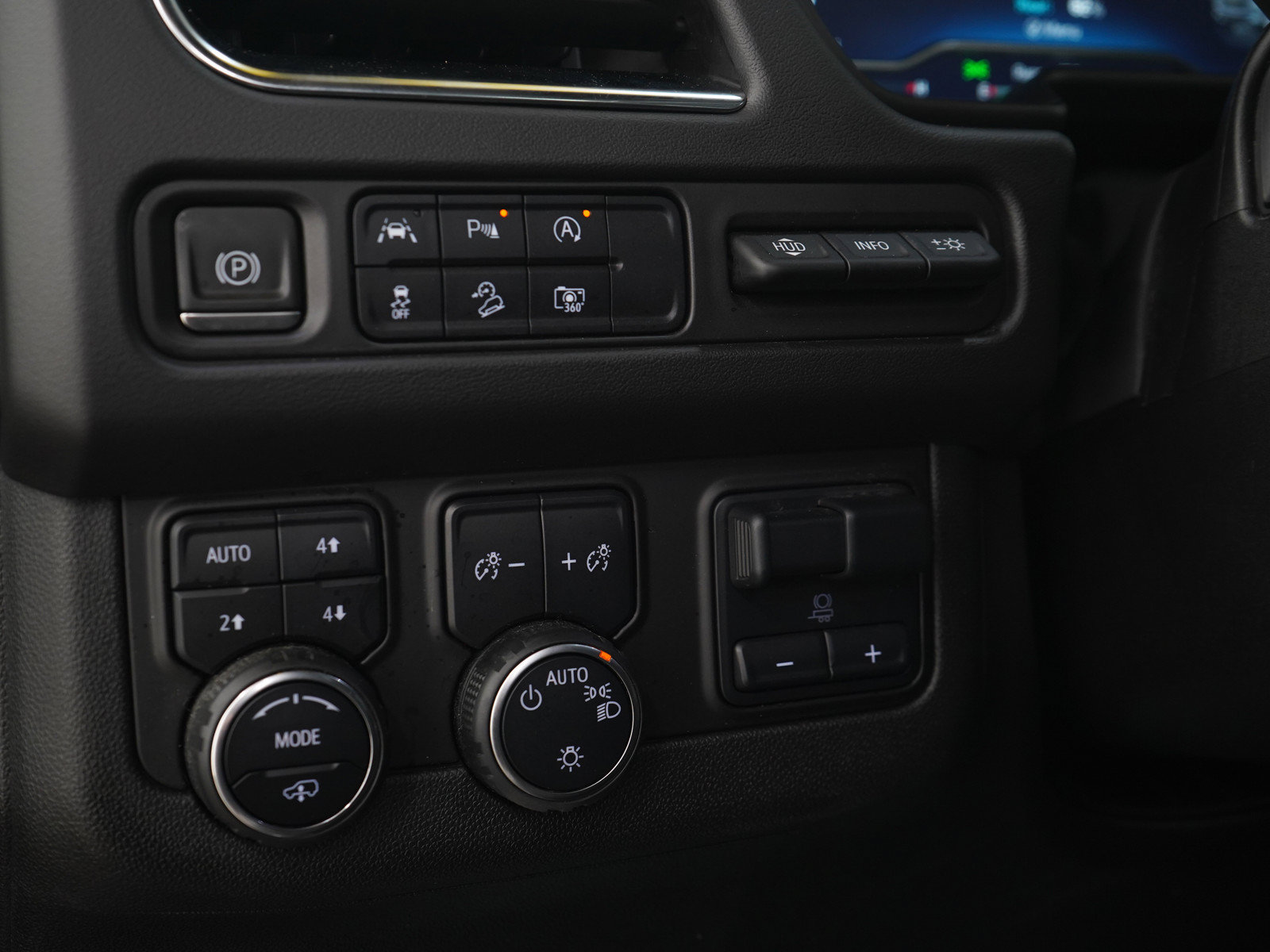 Used 2024 Chevrolet Tahoe High Country AWD/4WD image 27