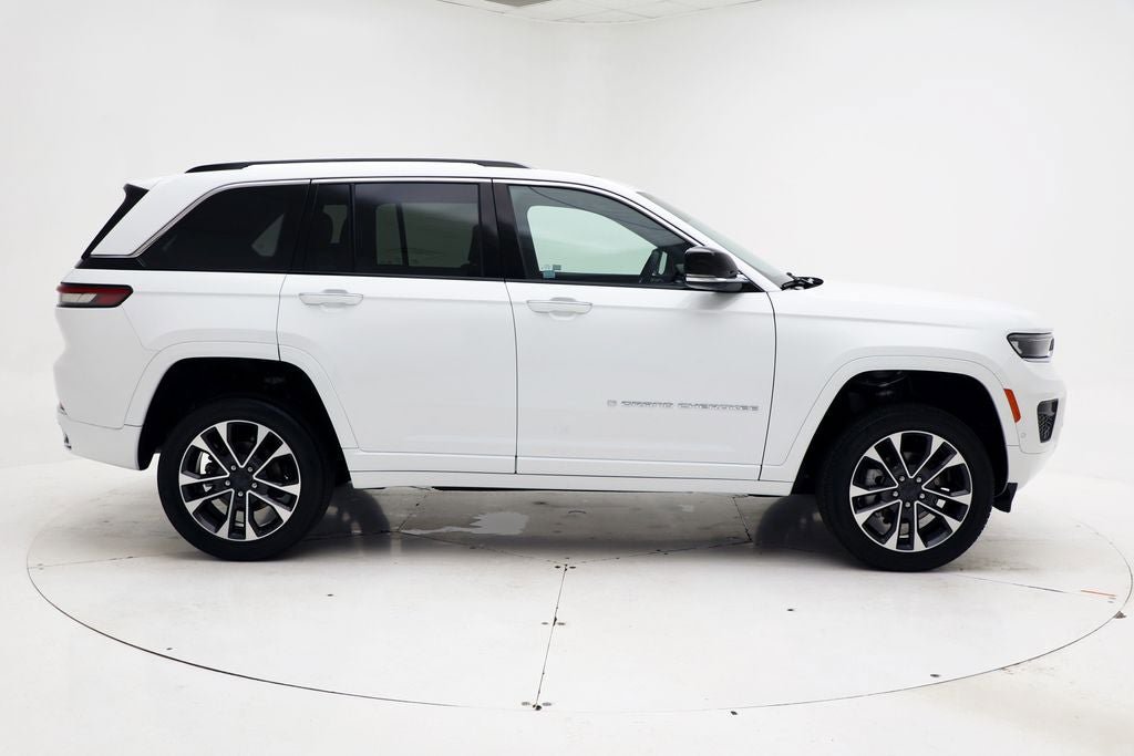 Used 2023 Jeep Grand Cherokee Overland AWD/4WD image 3
