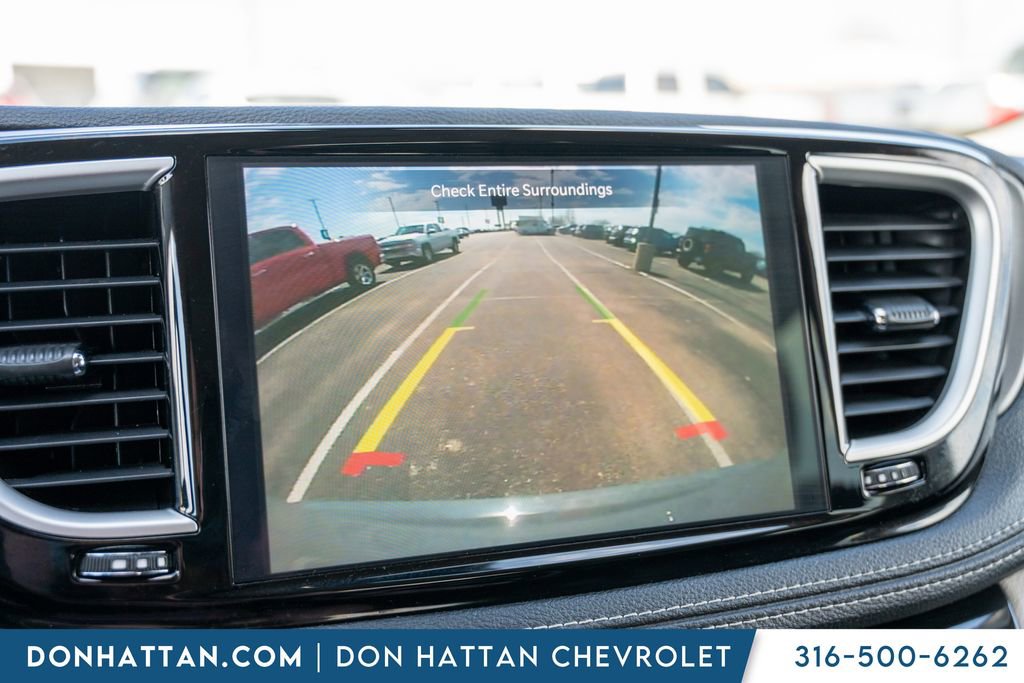 Used 2023 Chrysler Pacifica Touring-L image 19