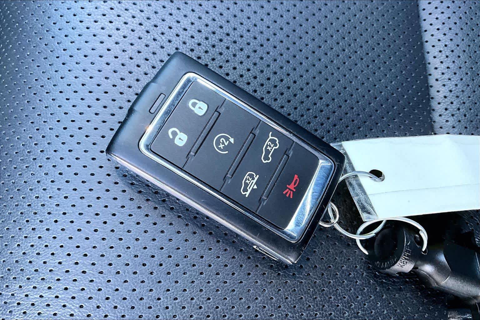 Used 2025 Jeep Wagoneer Series III w/ Premium Group I AWD/4WD image 14