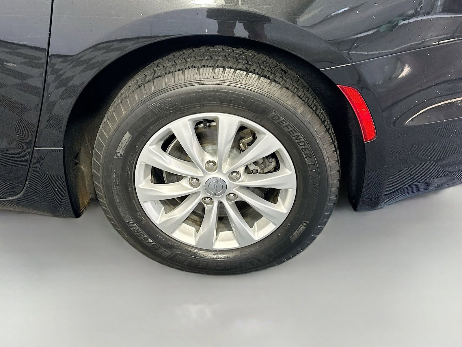 Used 2019 Chrysler Pacifica Touring-L FWD image 30