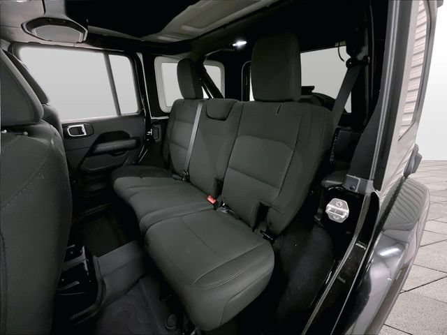 Used 2018 Jeep Wrangler Unlimited Sahara AWD/4WD image 25