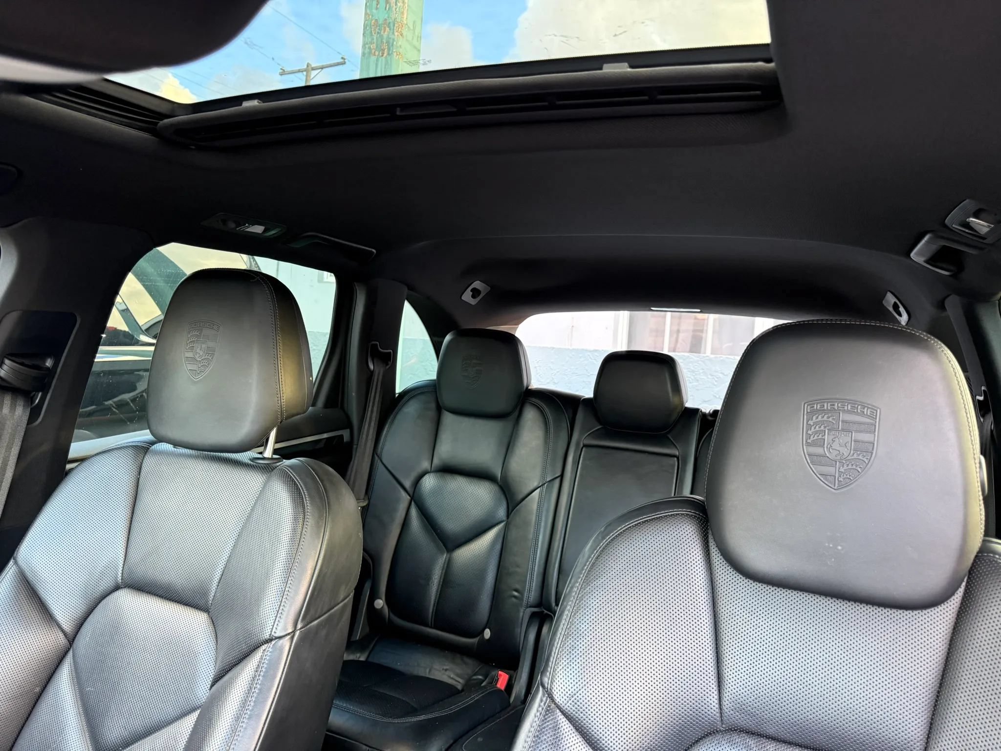 Used 2017 Porsche Cayenne Platinum Edition AWD/4WD image 28