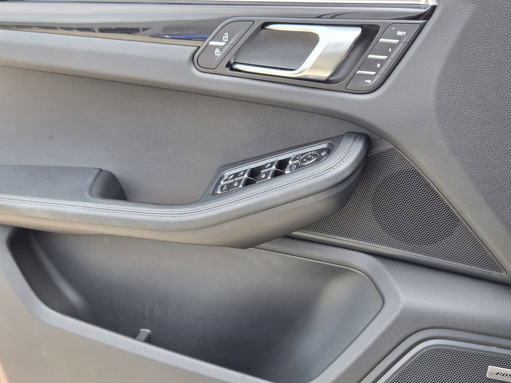 Used 2024 Porsche Macan AWD/4WD image 28