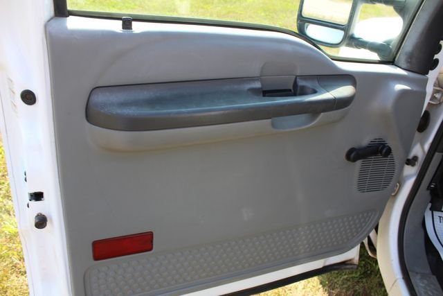 Used 2002 Ford F550 4x4 Regular Cab Super Duty image 17
