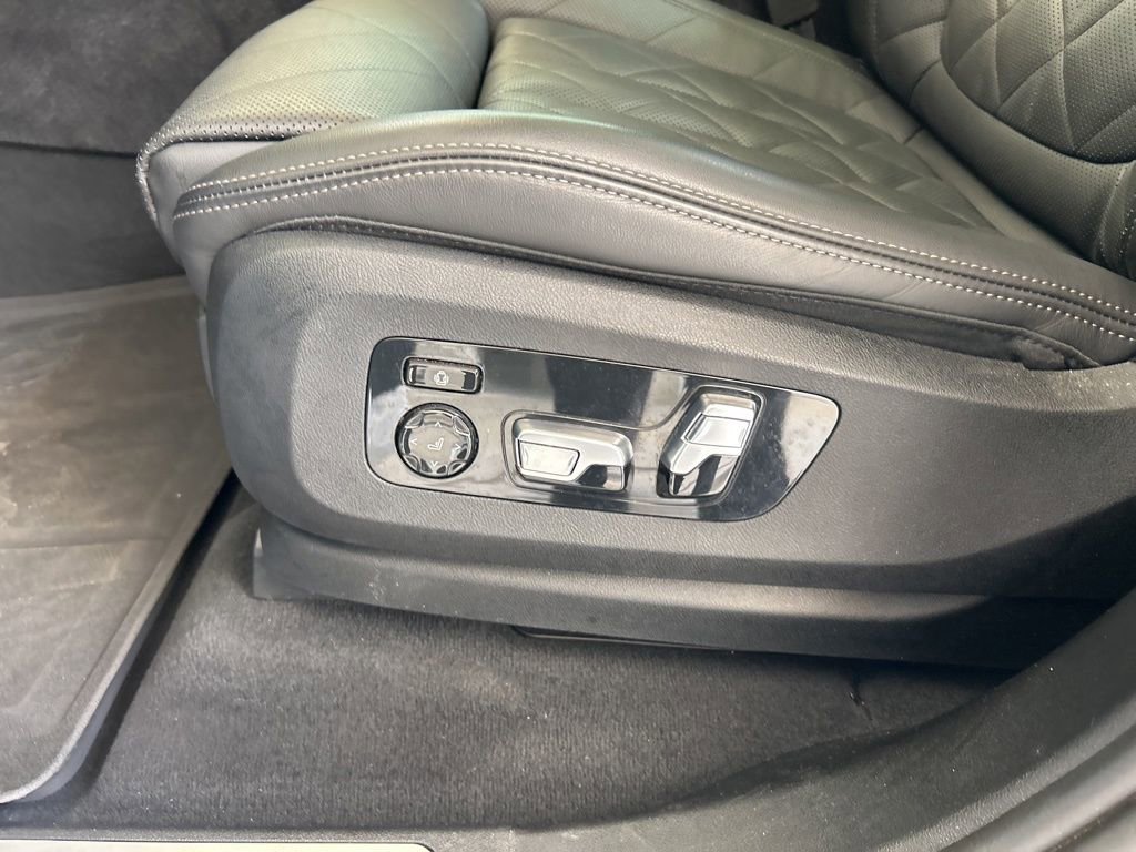 Used 2024 BMW X7 xDrive40i w/ M Sport Package image 64