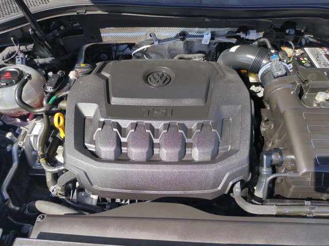 Used 2023 Volkswagen Tiguan SE R-Line image 23