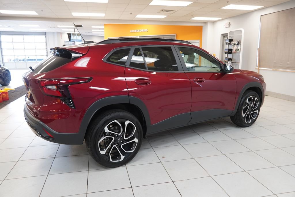 Used 2024 Chevrolet Trax RS w/ Driver Confidence Package image 11