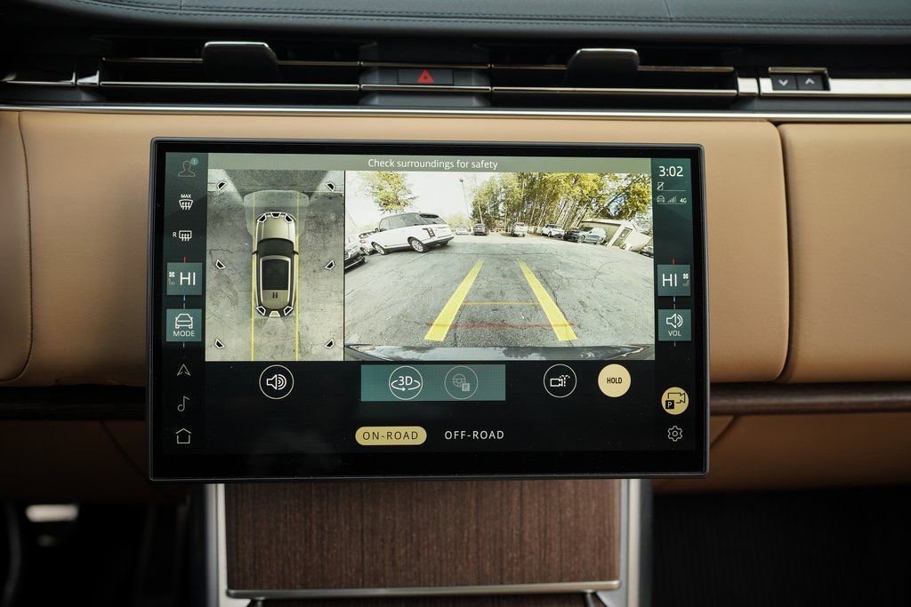 Used 2025 Land Rover Range Rover SE image 32